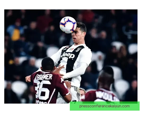 探秘足球头球高手：揭秘完美头球技巧的要点与训练方法