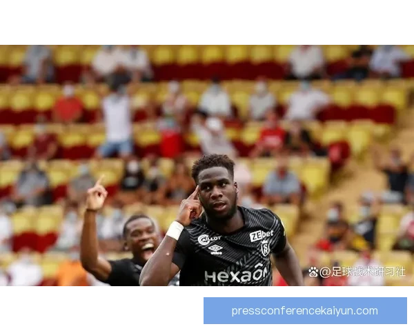 兰斯阵型变化引发战术讨论，球队在新赛季表现备受关注