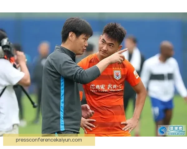 夸尔塔持续提升技术特点，表现稳健引发足球圈广泛关注